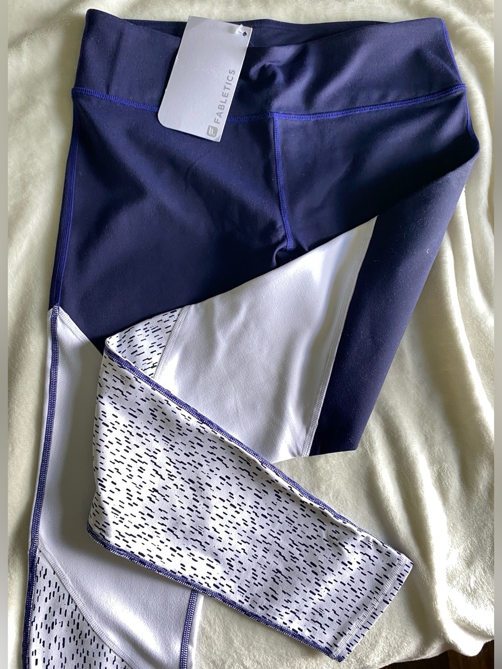NWT Fabletics Brogan leggings, S